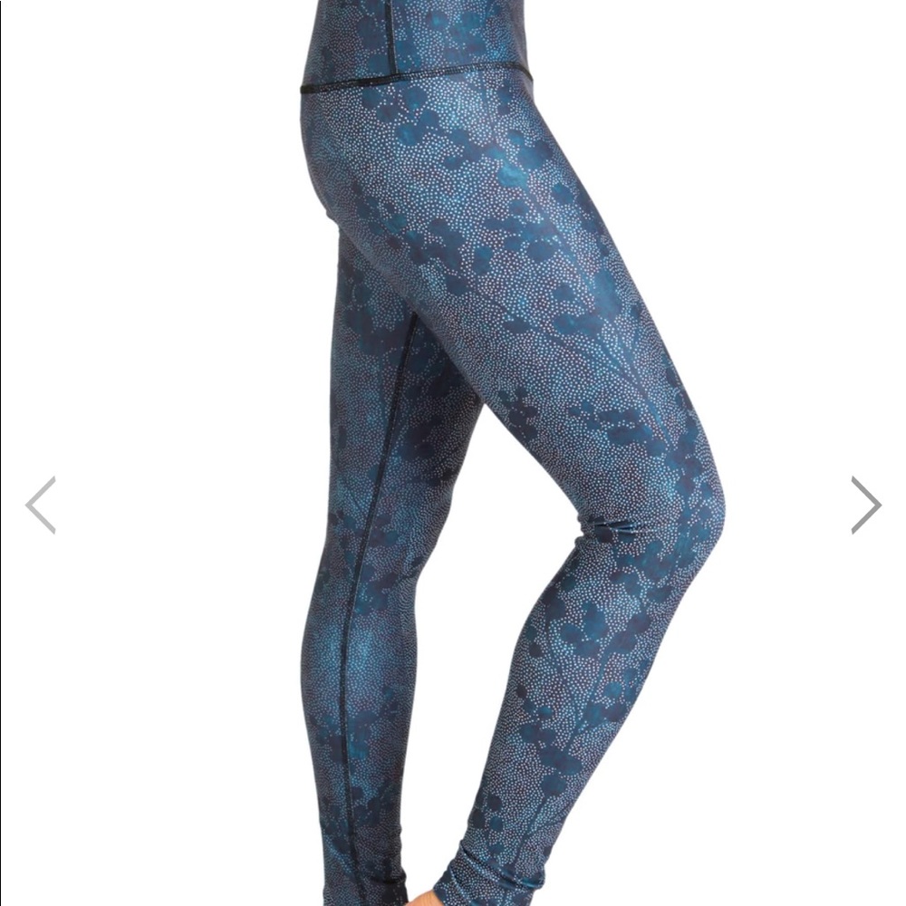 Inner Fire Apparel Snowberry Leggings Size 8